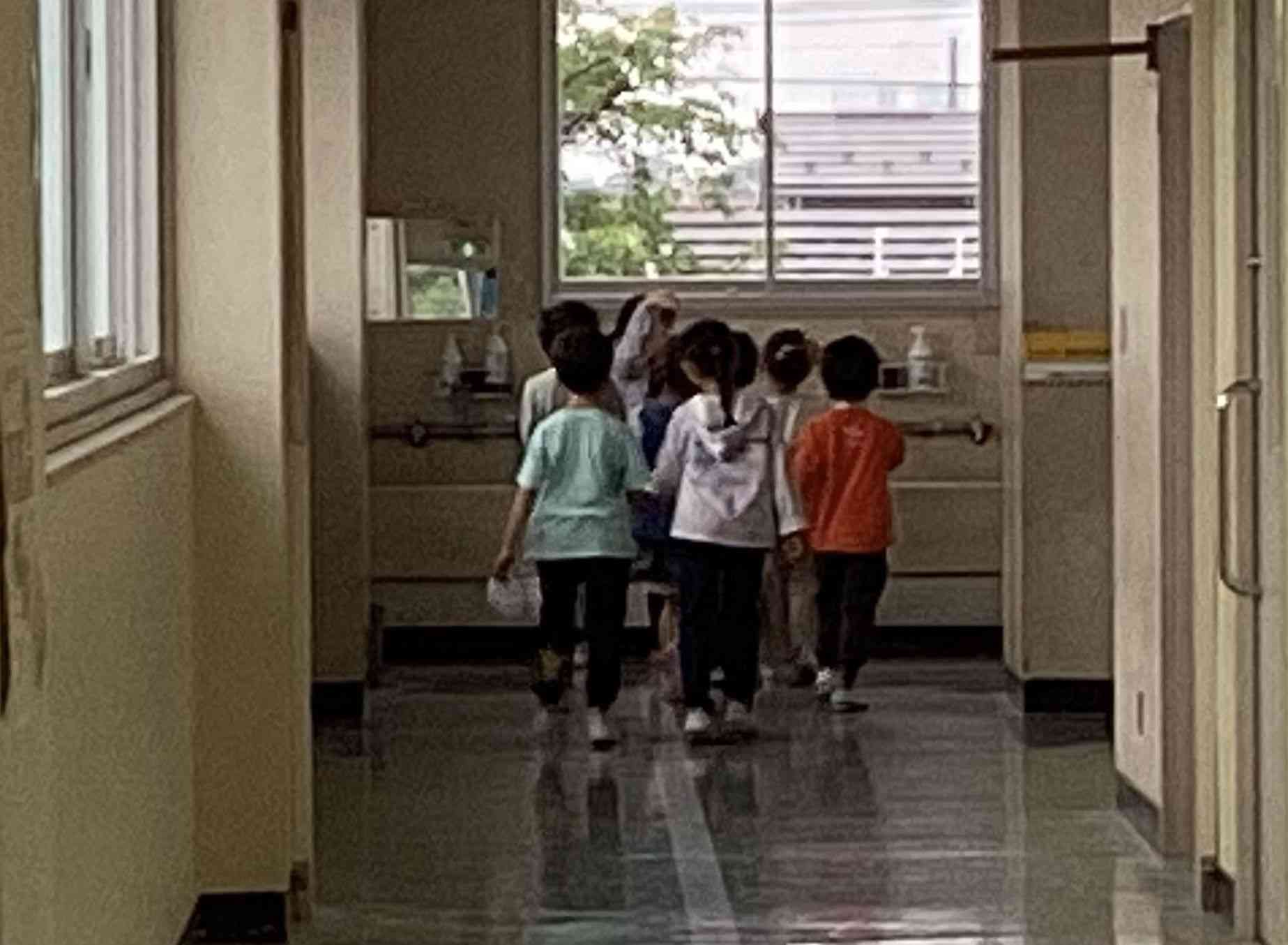 学校探検１